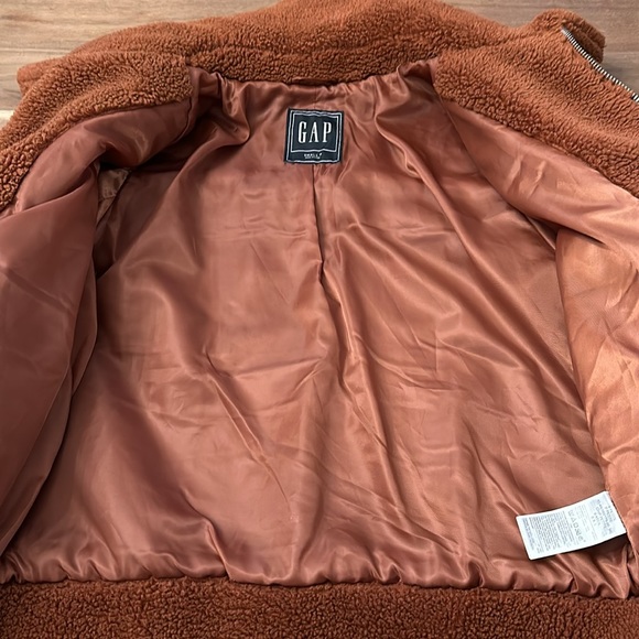 GAP - Picture 2 of 2